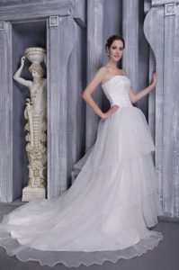 Pretty White Taffeta and Organza Appliqued Wedding Dresses with Chapel Train