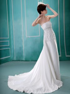 Simple Strapless Beaded Wedding Dress with Chiffon in Wedding Party for Cheap