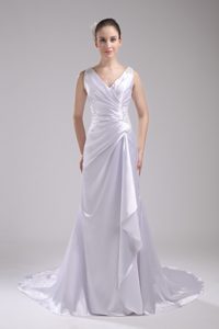 Popular Column V-neck Bridal Gown Dress with Ruching and Appliques Decorated