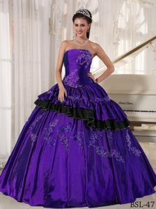 Exquisite Ball Gown Quinceanera Gowns in Taffeta with Beading