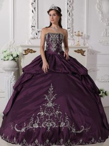 Memorable Purple Quinceanera Gown Dresses with Embroidery