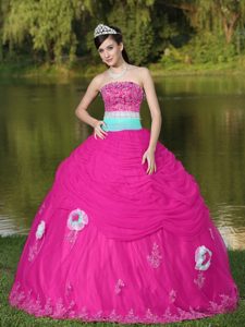 Romantic Tulle Strapless Hot Pink Quinceanera Gown Dresses with Sashes