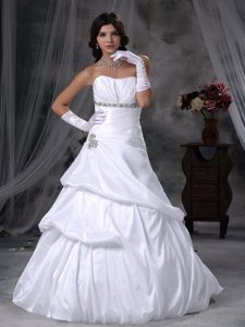Beautiful Strapless Garden Wedding Dress in Taffeta with Beading