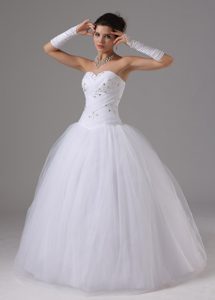 Sweetheart Ball Gown Outdoor Wedding Dress with Beading on Promotion