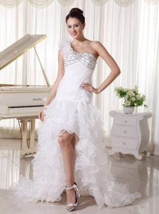 High Slit Organza Ruffled Wedding Reception Dresses with Handle Flower