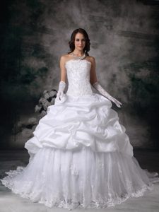Modest Ball Gown Strapless Garden Wedding Dress in Taffeta and Lace