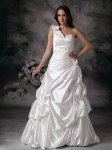 Elegant One Shoulder Taffeta Outdoor Wedding Dress with Flowers