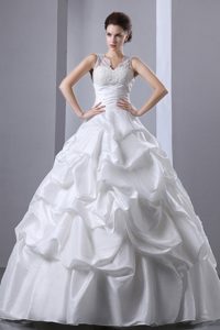 Elegant V-neck Taffeta Dresses for Wedding with Appliques and Pick-ups