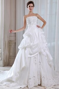 Elegant Strapless Chapel Train Dresses for Wedding in Taffeta and Lace