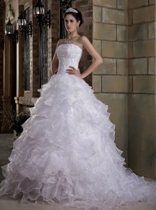 Dazzling Strapless Wedding Dress with Appliques and Ruffles