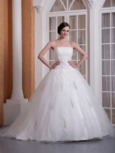 Luxurious Strapless Chapel Wedding Gowns in Taffeta and Organza