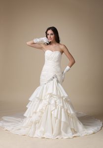 Lovely Mermaid Sweetheart formal Wedding Dress with Ruching and Ruffles