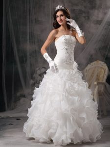 Elegant Strapless Long Organza Wedding Dress with Ruffled Layers
