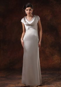 Sliver Column Beauty Mother Dresses with V-neckline in Satin in the Mainstream