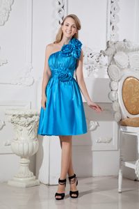 One Shoulder Knee-length Sky Blue Ruched Taffeta Bridesmaid Dress with Flowers