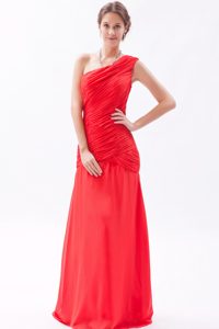 Red Column One Shoulder Prom Bridesmaid Dresses in Chiffon with Ruching