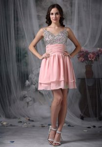 Baby Pink Straps Short Graduation Party Dresses in Chiffon with Beading