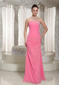 Pink Sweetheart Ruched Luxurious Long Prom Dress for Ladies with Beading