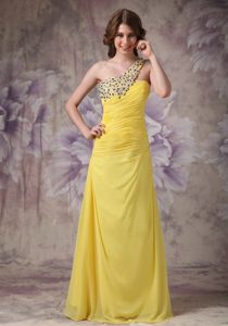 Wonderful Yellow Column One Shoulder Prom Dress in Chiffon with Ruching