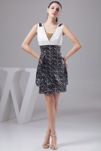 Customize White and Black V-neck Short Prom Party Dresses with Sequins