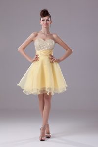 Popular Sweetheart Yellow Mini-length Prom Cocktail Dresses with Sequins