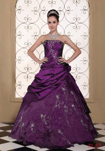 Fuchsia Strapless Embroidery Dress for Quince in Taffeta and Organza