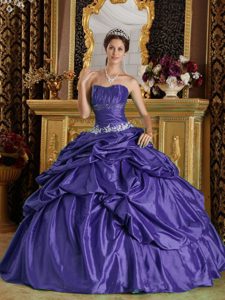 Elegant Purple Ball Gown Beaded Strapless Sweet 15 Dresses in Taffeta