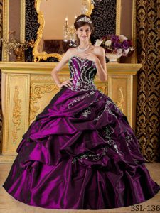 Elegant Purple Sweetheart Quinceaneras Gowns with Appliques in Taffeta