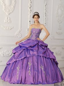 Purple Strapless Embroidery and Beaded Quinceanera Dresses in Taffeta