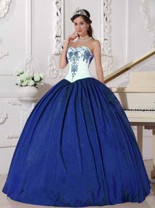 Cheap White and Blue Sweetheart Quinceanera Gowns with Embroidery in Taffeta