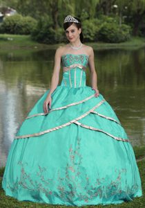Apple Green Quinceanera Gowns with Layers and Embroidery in Taffeta