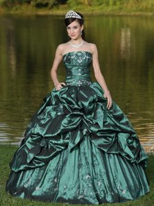 Plus Size Taffeta Sweet 16 Quinceanera Dresses with Embroidery and Pick-ups