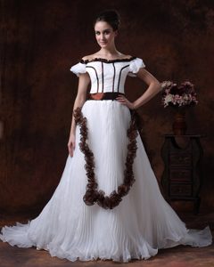 Off The Shoulder Autumn Wedding Dresses with Pleat in Organza