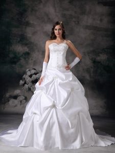 Fashionable Sweetheart Autumn Wedding Dress with Beading in Princess