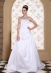 Elegant Sequined Outdoor Wedding Dress in Satin with Court Train