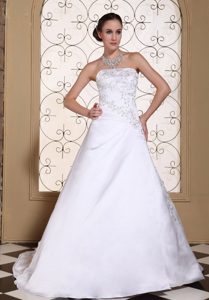 Fashionable Embroidery Strapless Wedding Reception Dress in Satin