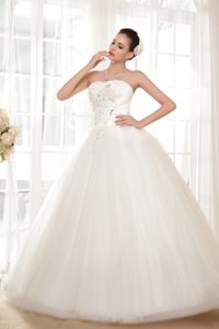 Attractive Strapless Tulle Bridal Dresses for Church Wedding with Appliques