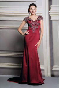 Luxurious Burgundy Side Zipper V-neck Appliques Prom Evening Gown Satin Short Sleeves Court Train