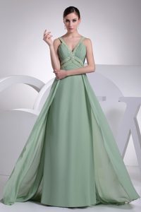 Modest Green Beaded V-neck Empire Prom Dresses with Ruching on Promotion