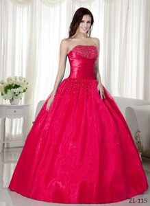 Red Ball Gown Quinceanera Dresses Made in Taffeta with Beading
