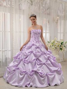 Exquisite Lavender Quinceanera Gowns in Taffeta with Appliques