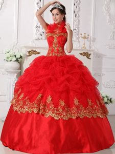 High Quality Red and Gold Halter Top Dresses for a Quince with Appliques