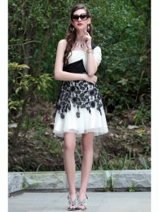 Noble White And Black A-line One Shoulder Sleeveless Chiffon Knee Length Criss Cross Lace Prom Dresses