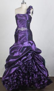 One Shoulder Taffeta Prom Dress with Ruffles and Handmade Flowers in Purple