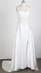 Inexpensive Sweetheart Strapless Real Sample Prom Attire with Lace and Taffeta