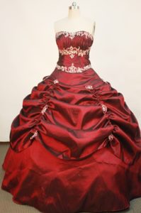 Shimmering Ball Gown Quinceanera Dress in Taffeta in Wine Red
