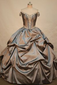Noble Off the Shoulder Neckline Quince Dresses to Long in Brown