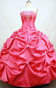 2013 Popular Ball Gown Strapless Red Taffeta Quinceanera Dress with Beading