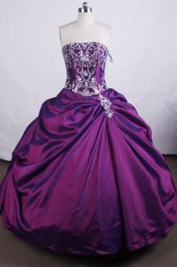 Luxurious Strapless Real Sample Taffeta Quinceanera Dresses with Embroidery