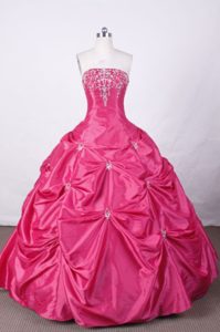 Sweet Strapless Hot Pink Appliqued and Beaded Quinceanera Dresses in Taffeta